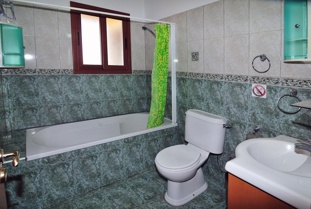 Villa Lp Peyia Room photo