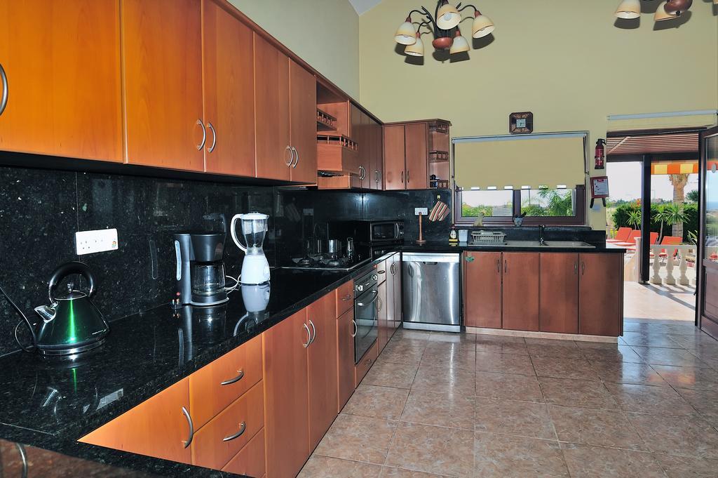 Villa Lp Peyia Room photo